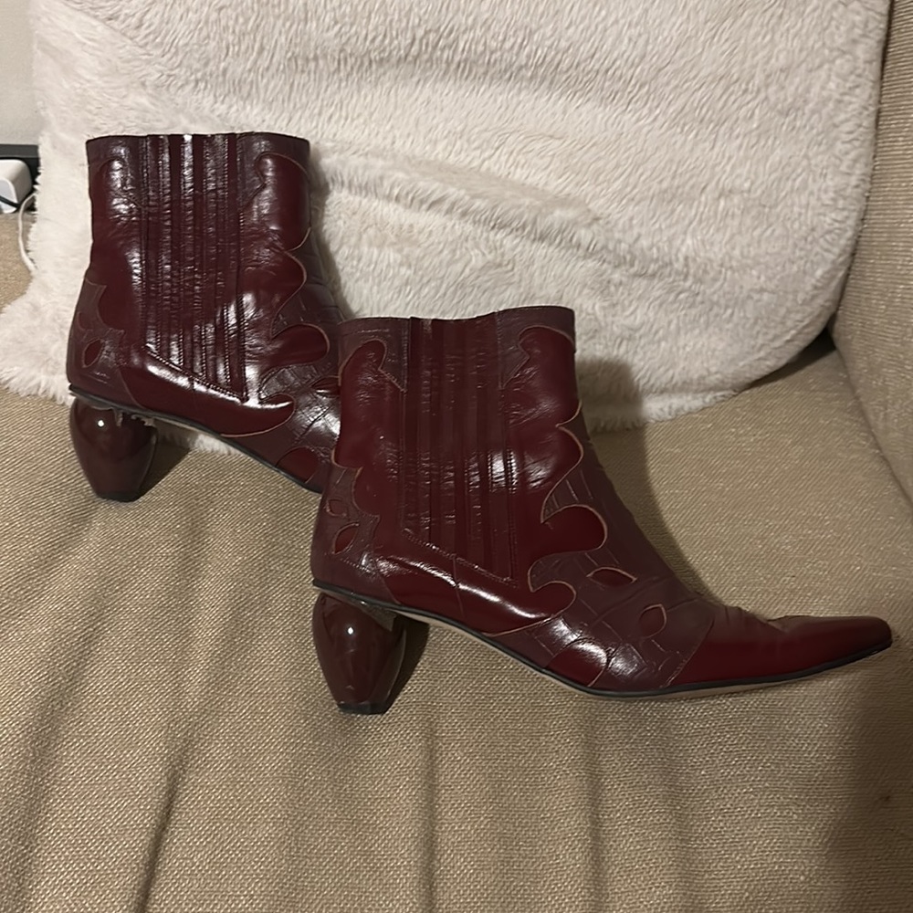 Good condition, Yuul Yie boot size 9